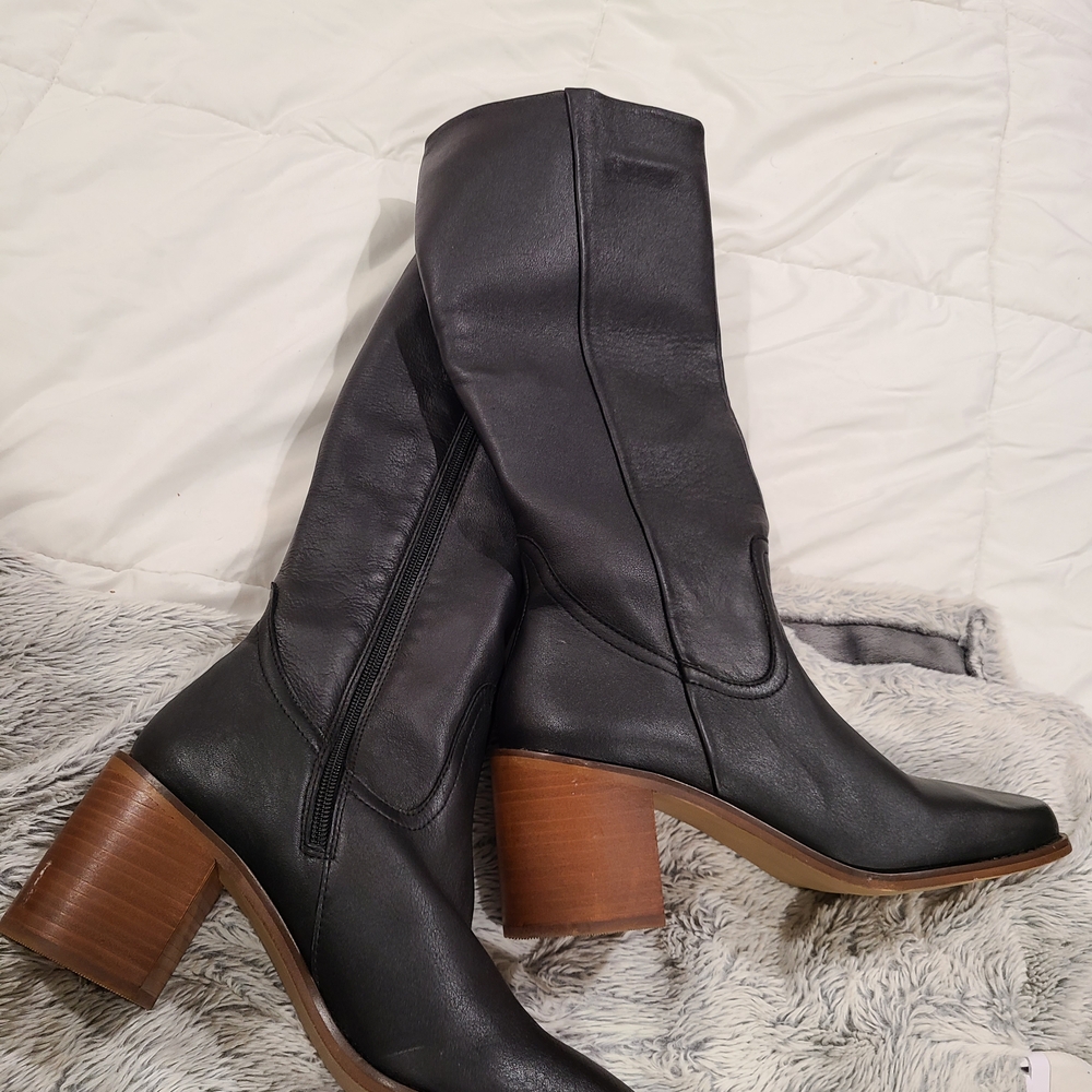 Elegant Black Leather Boots